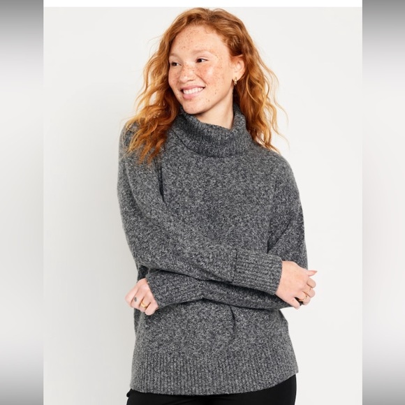 Old Navy Turtleneck Sweater NWT - Picture 1 of 3